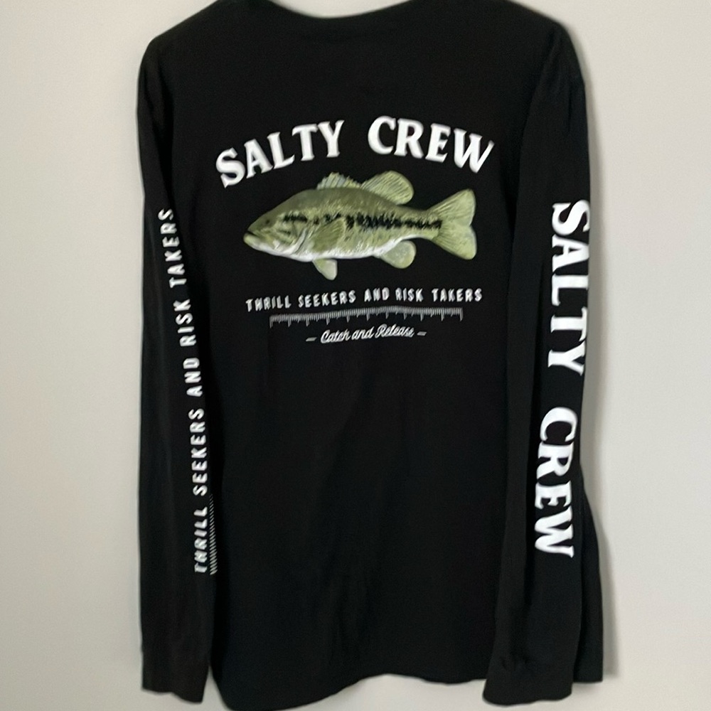 Salty Crew 
Thrill Seekers Risk Takers 
-Catch & Release-
Size - Men’s Medium